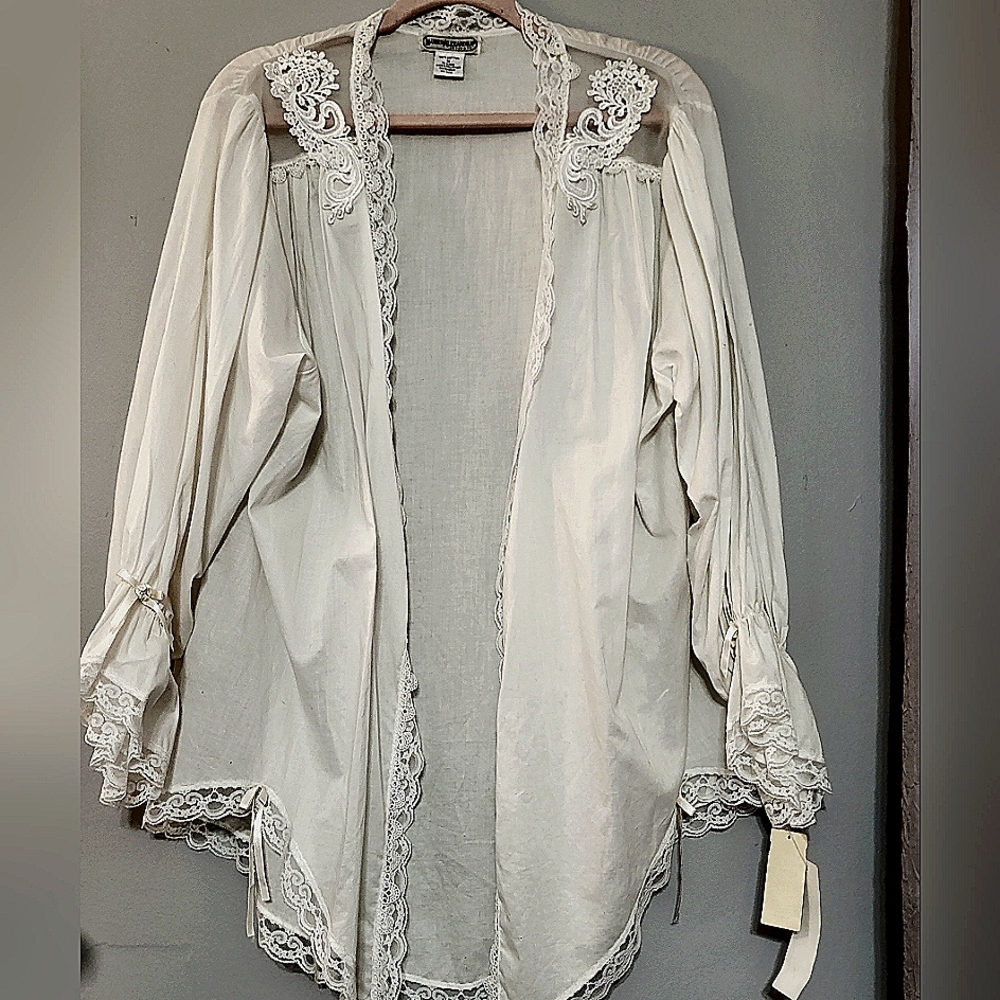 New vintage with tags Bed  Jacket